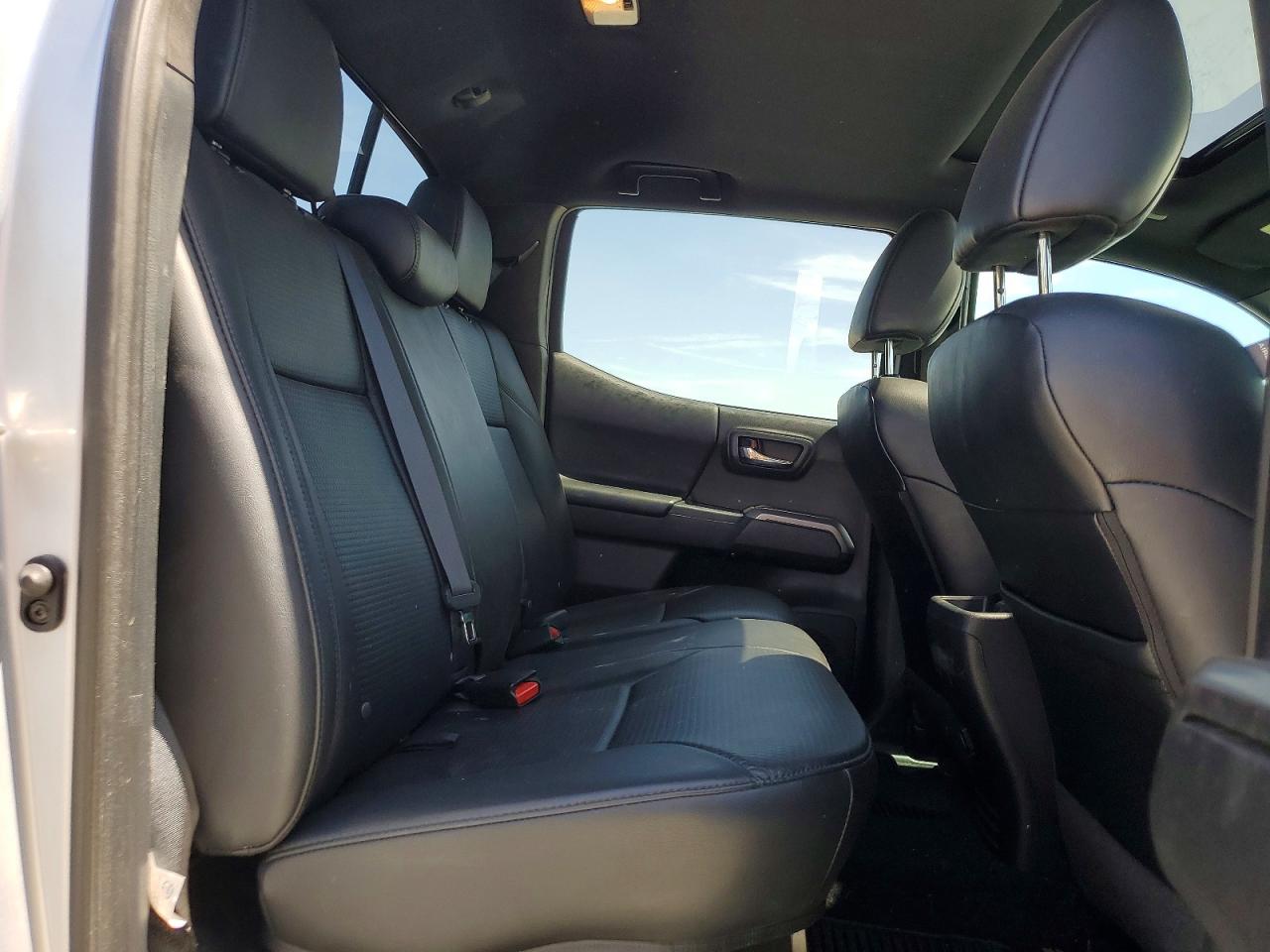 2019 TOYOTA TACOMA LIMITED photo 19