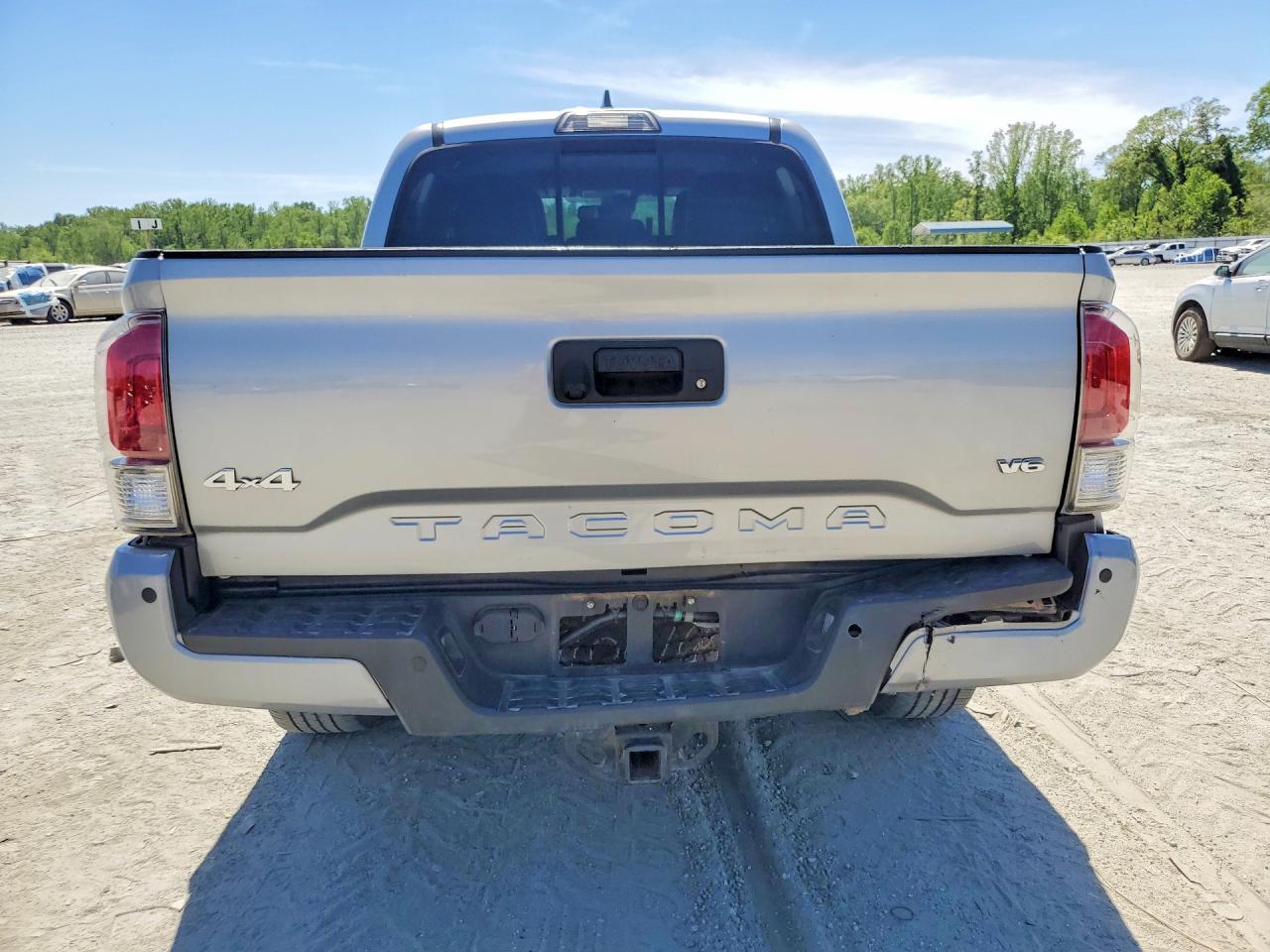 2019 TOYOTA TACOMA LIMITED photo 11