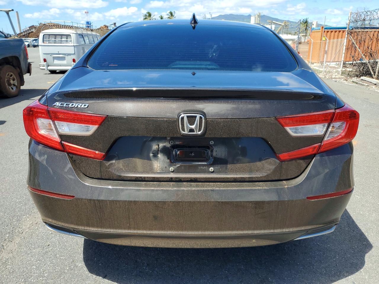 2018 HONDA ACCORD EX photo 6