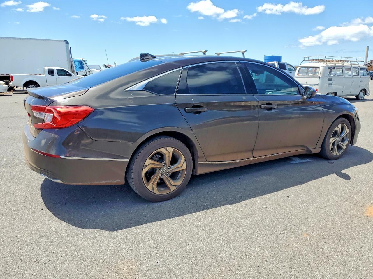 2018 HONDA ACCORD EX photo 3