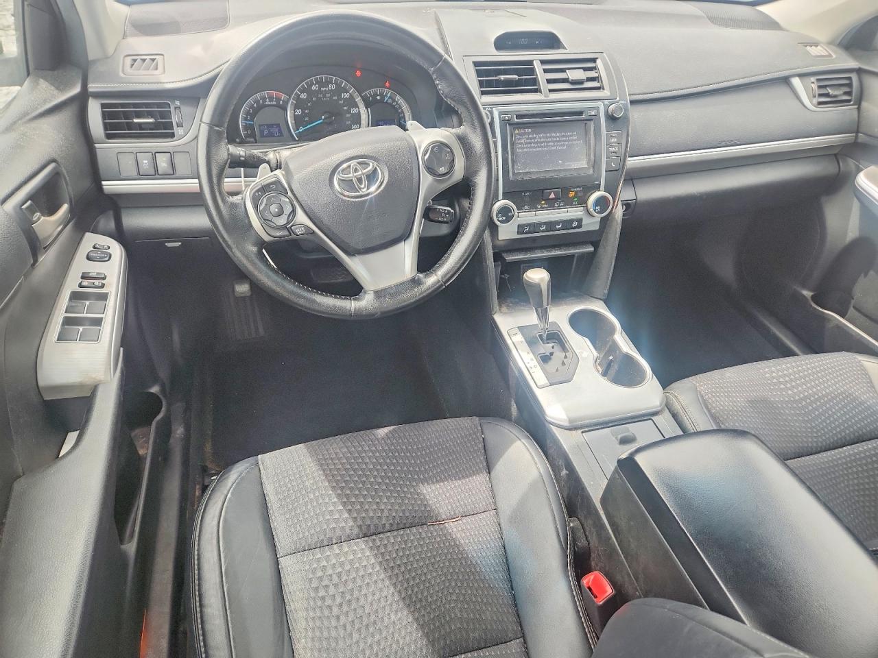 2014 TOYOTA CAMRY SE photo 22