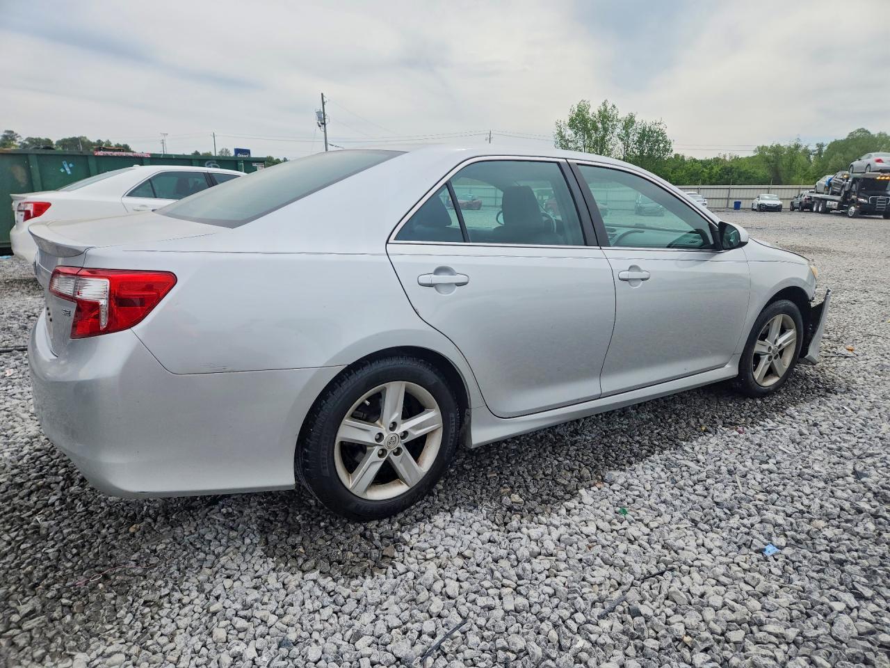 2014 TOYOTA CAMRY SE photo 7