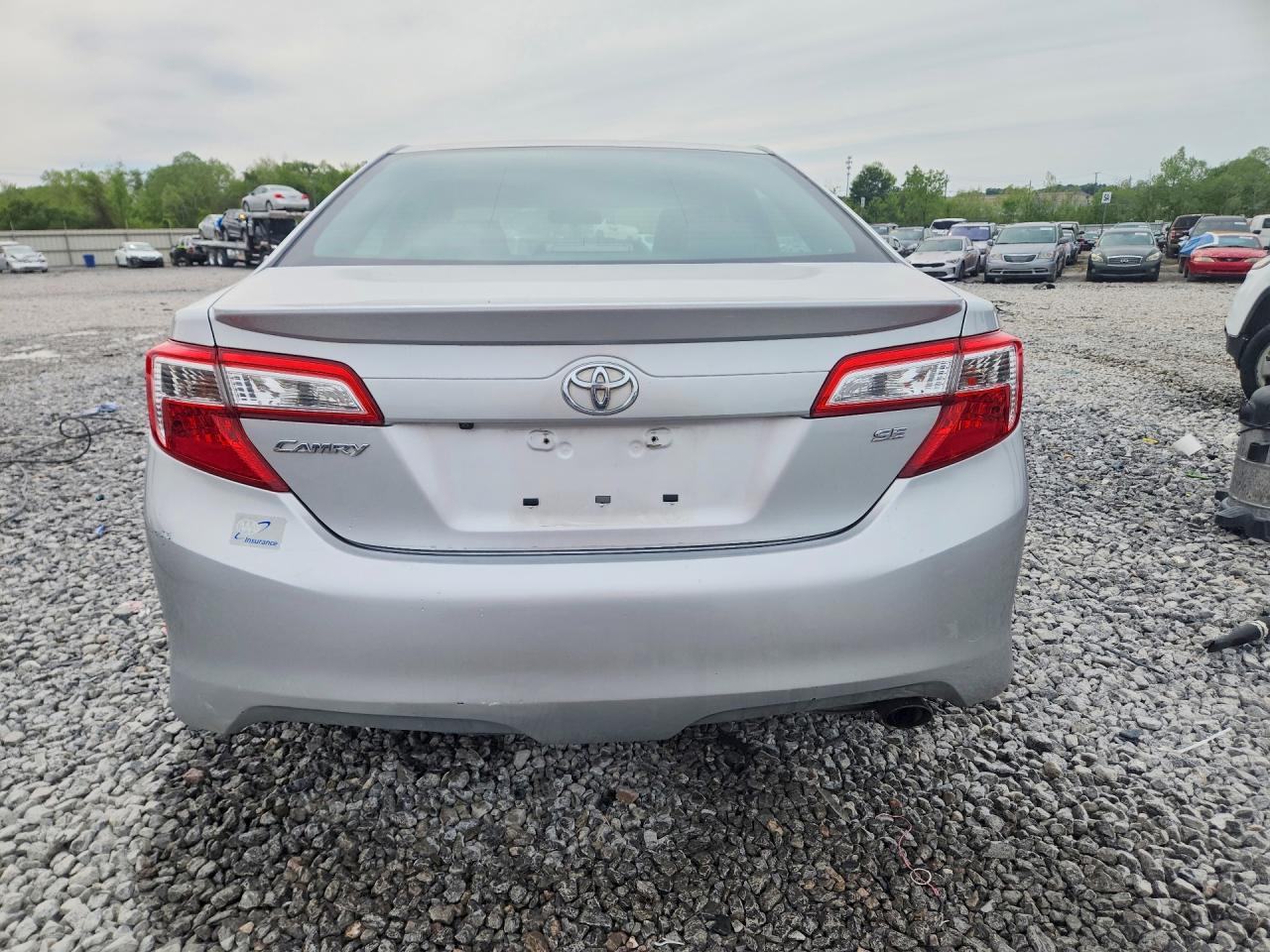 2014 TOYOTA CAMRY SE photo 16