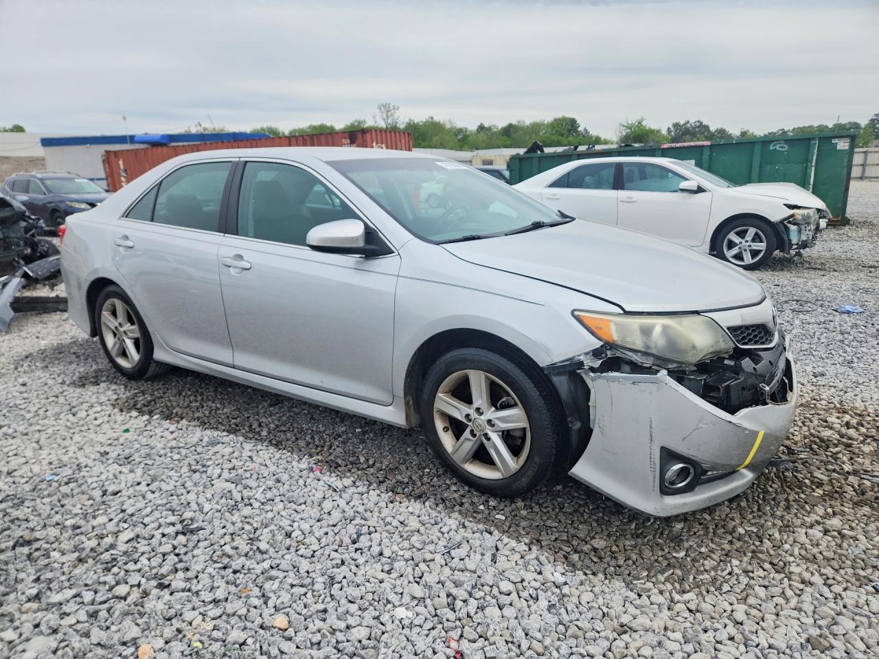 2014 TOYOTA CAMRY SE photo 10