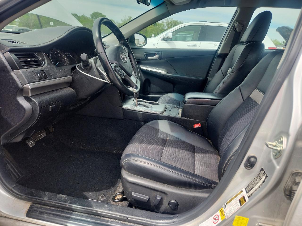 2014 TOYOTA CAMRY SE photo 19