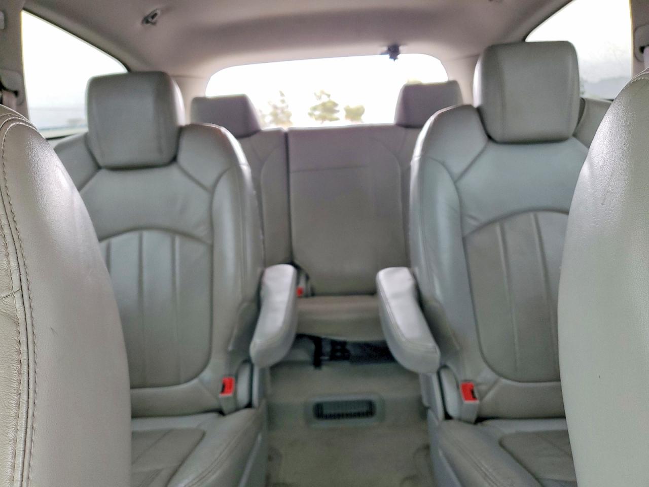 2010 BUICK ENCLAVE CXL photo 28