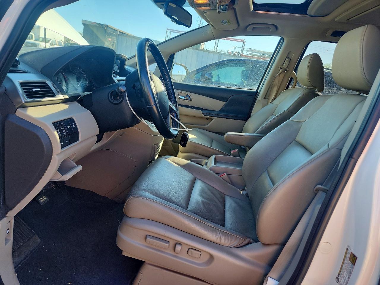 2016 HONDA ODYSSEY TOURING photo 19