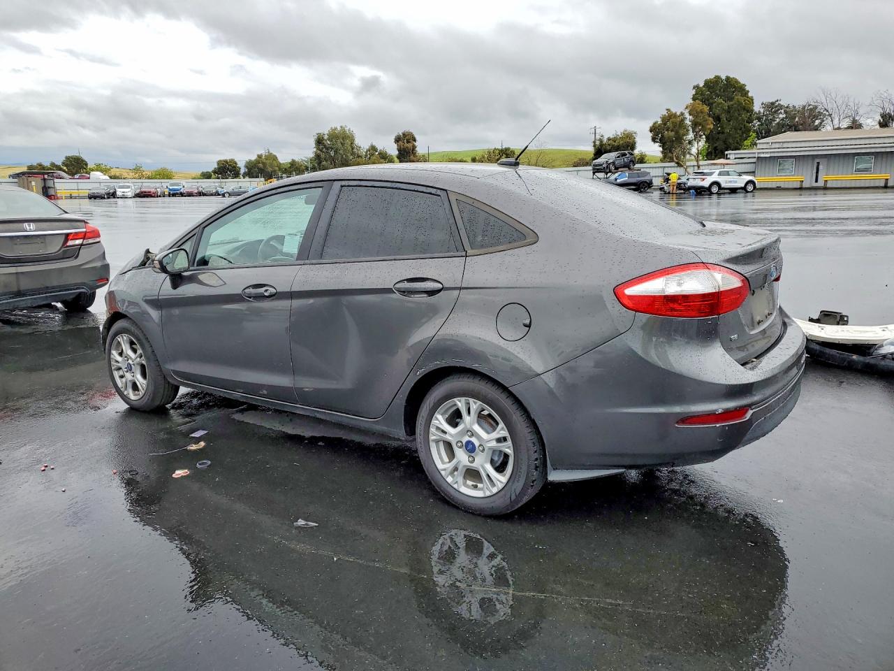 2015 FORD FIESTA SE photo 4
