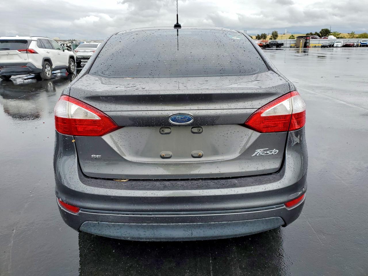 2015 FORD FIESTA SE photo 16