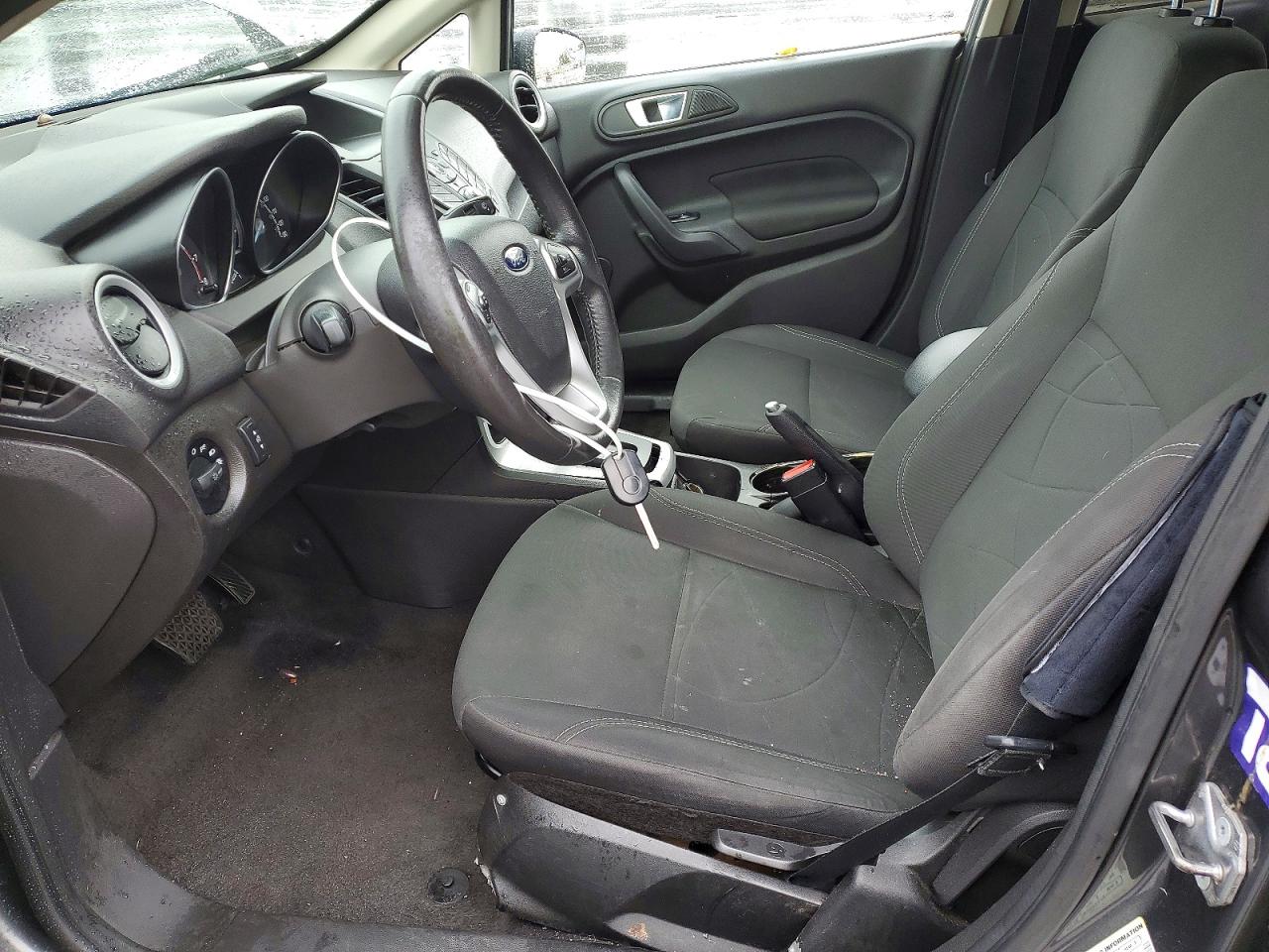 2015 FORD FIESTA SE photo 19