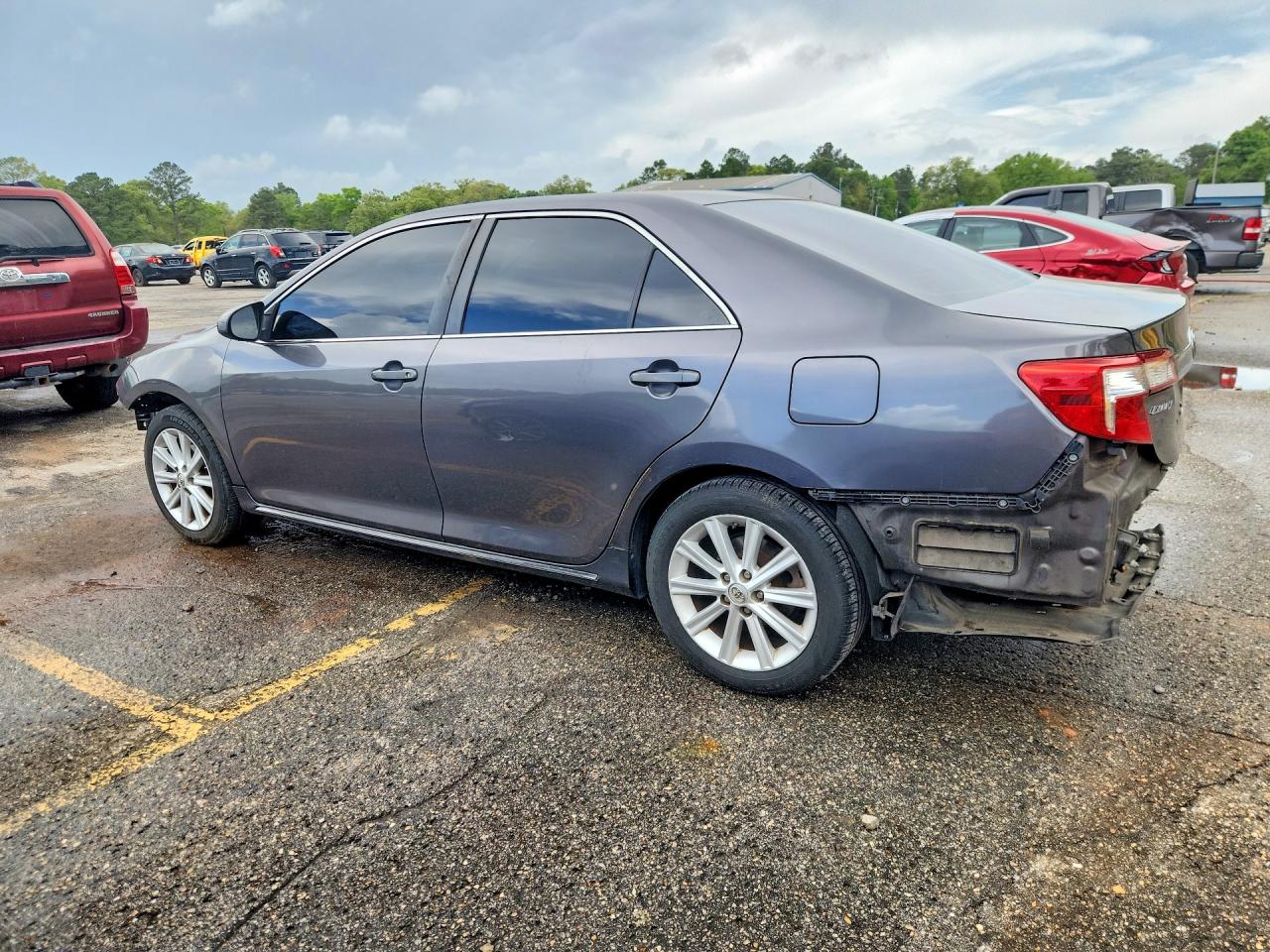 2014 TOYOTA CAMRY XLE photo 3