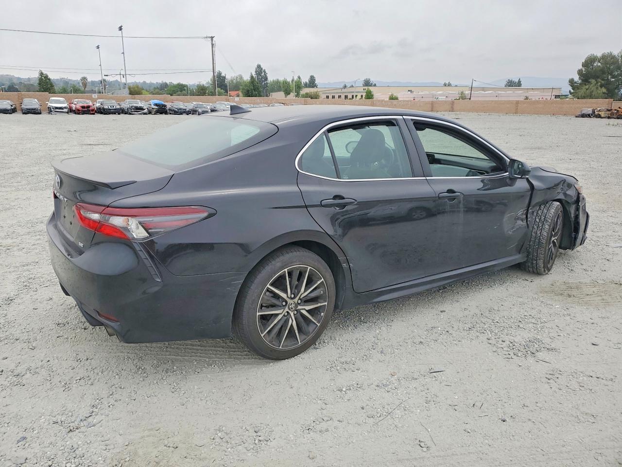 2024 TOYOTA CAMRY SE photo 3