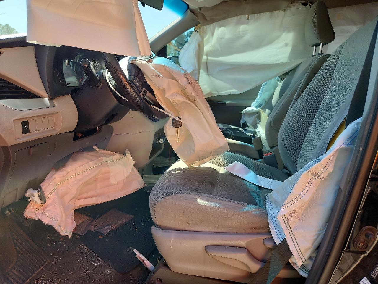 2017 TOYOTA SIENNA L 7-PASSENGER photo 19