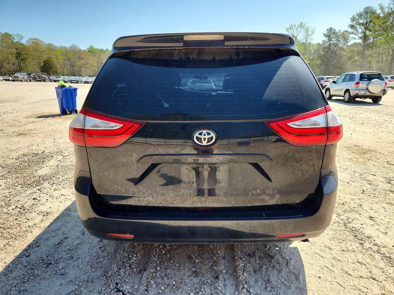 2017 TOYOTA SIENNA L 7-PASSENGER photo 16