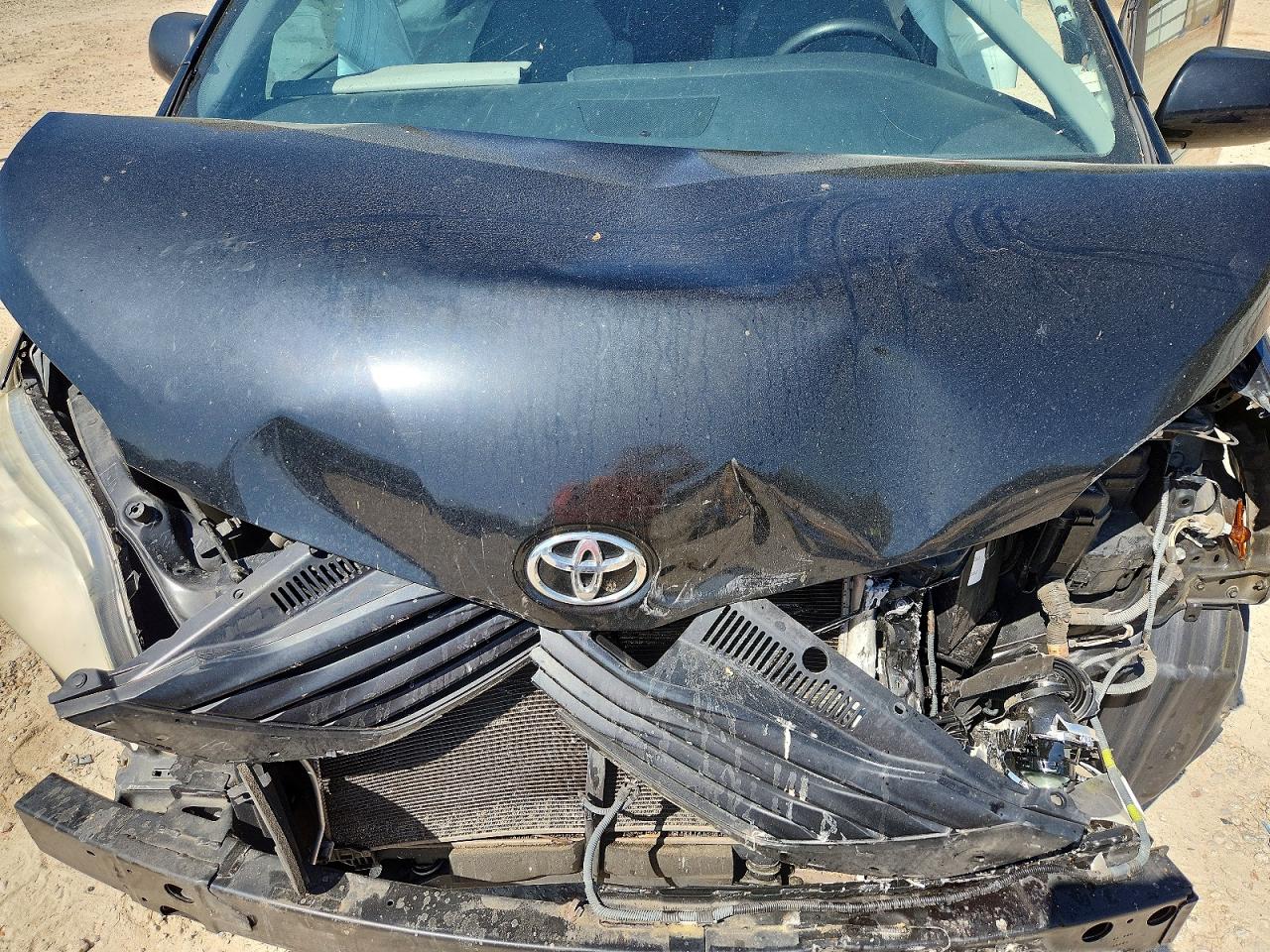 2017 TOYOTA SIENNA L 7-PASSENGER photo 34