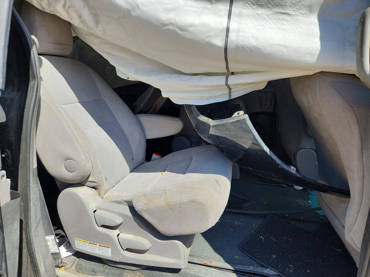 2017 TOYOTA SIENNA L 7-PASSENGER photo 31