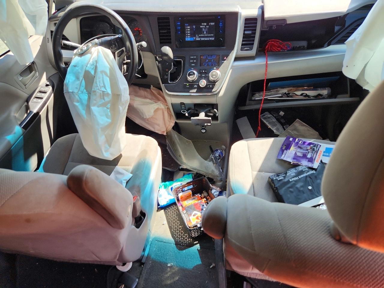2017 TOYOTA SIENNA L 7-PASSENGER photo 22