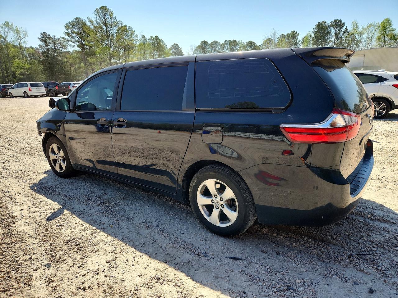 2017 TOYOTA SIENNA L 7-PASSENGER photo 4