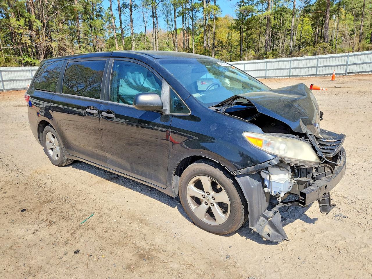 2017 TOYOTA SIENNA L 7-PASSENGER photo 10