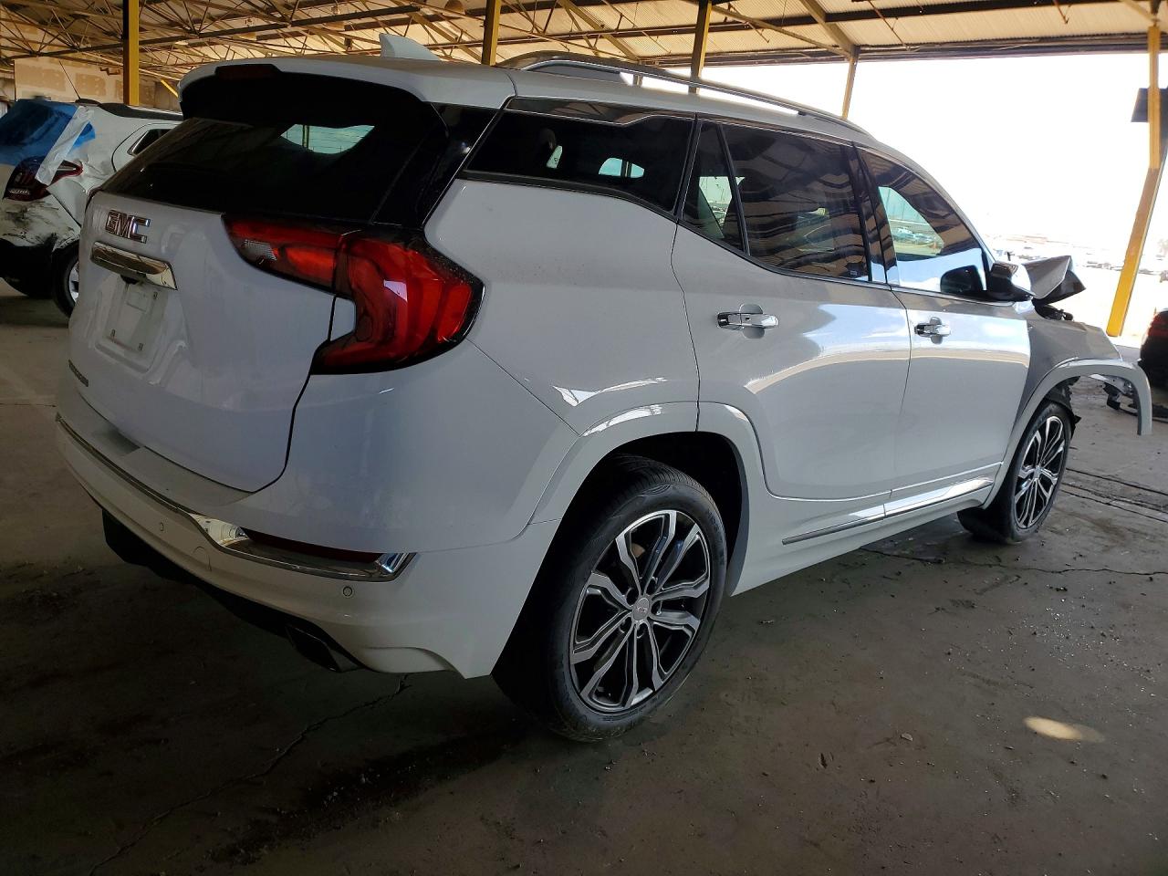 2019 GMC TERRAIN DENALI photo 3