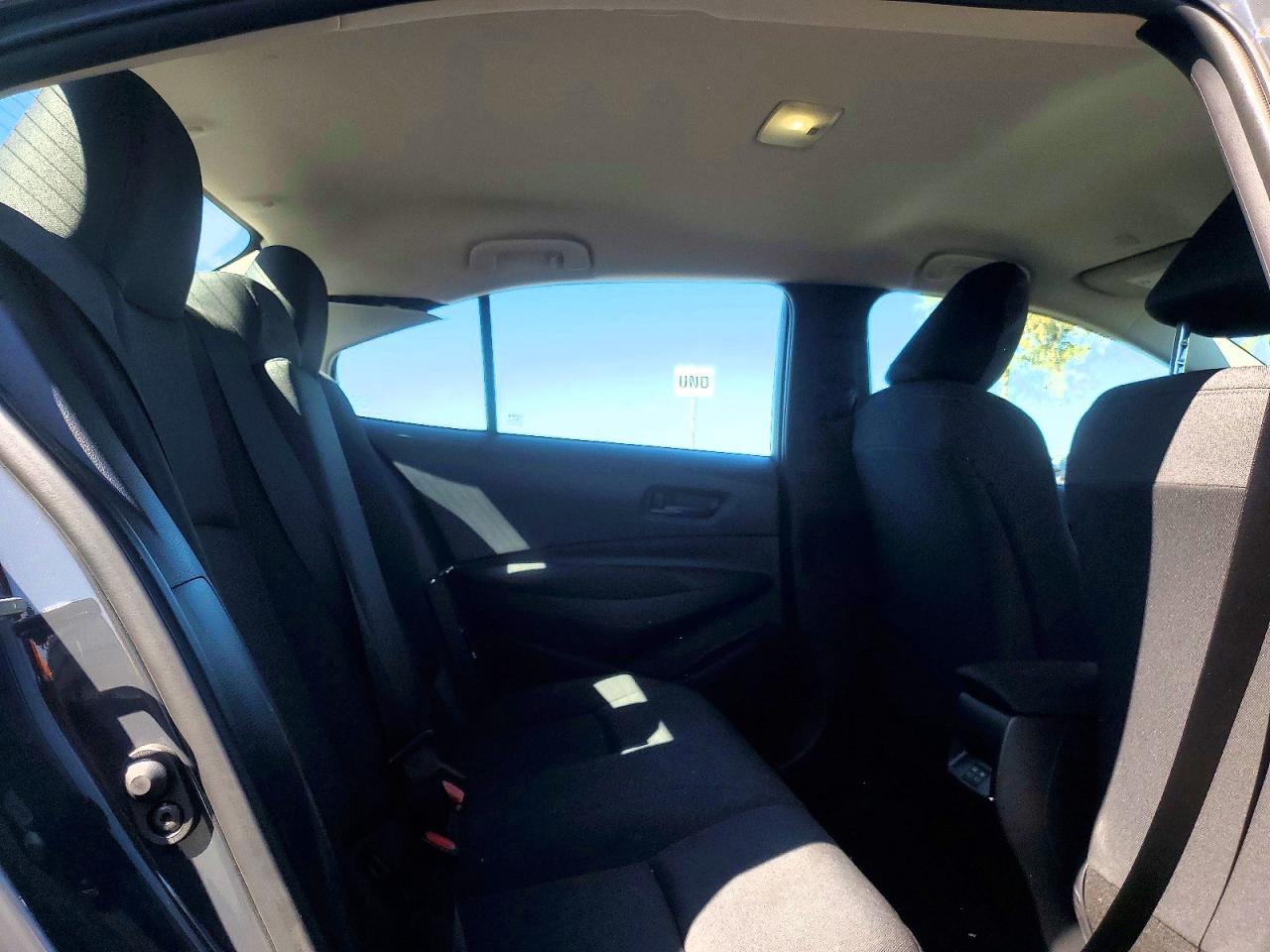 2025 TOYOTA COROLLA LE photo 31
