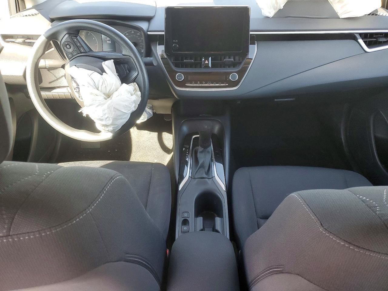 2025 TOYOTA COROLLA LE photo 28