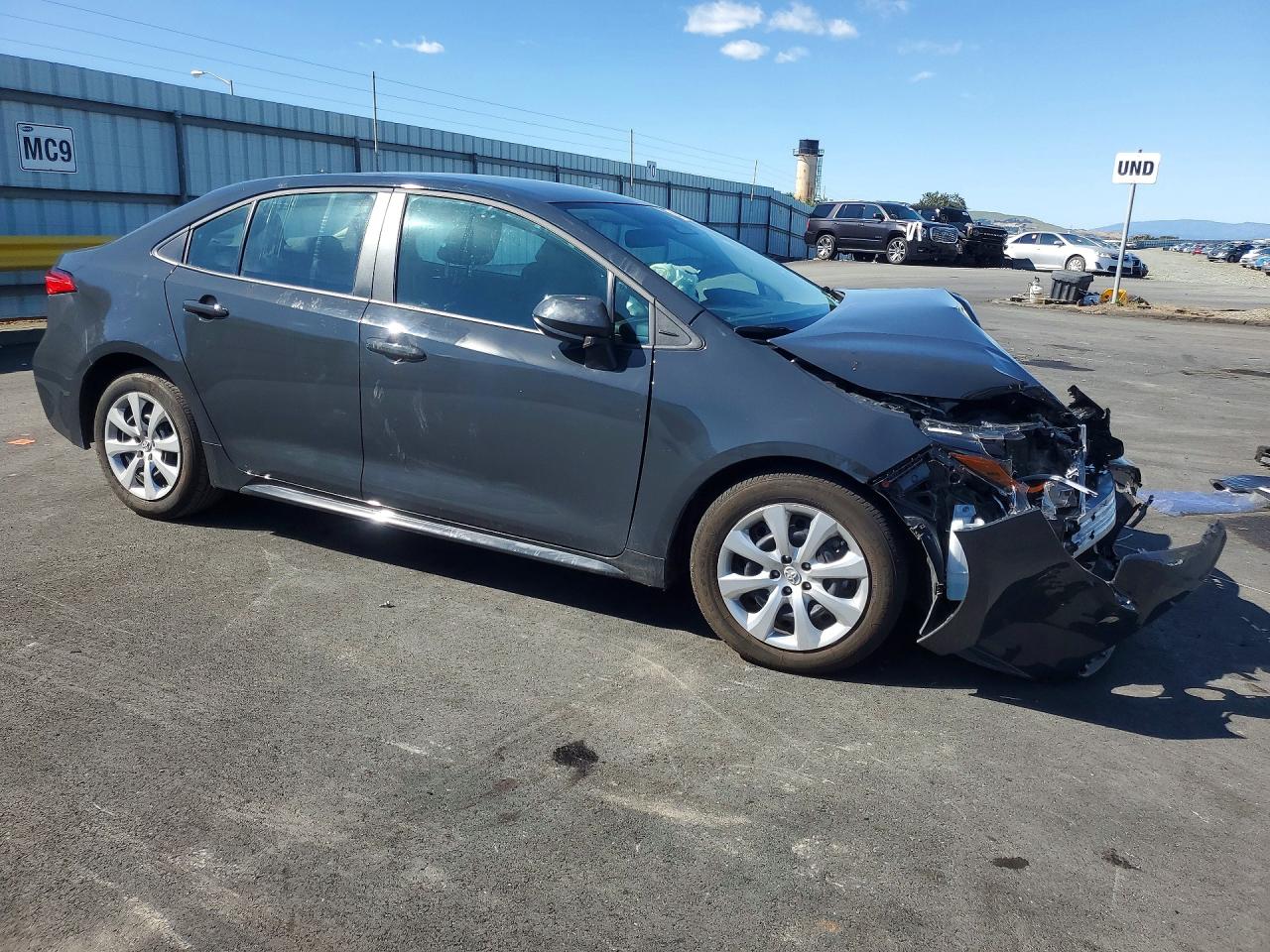 2025 TOYOTA COROLLA LE photo 10