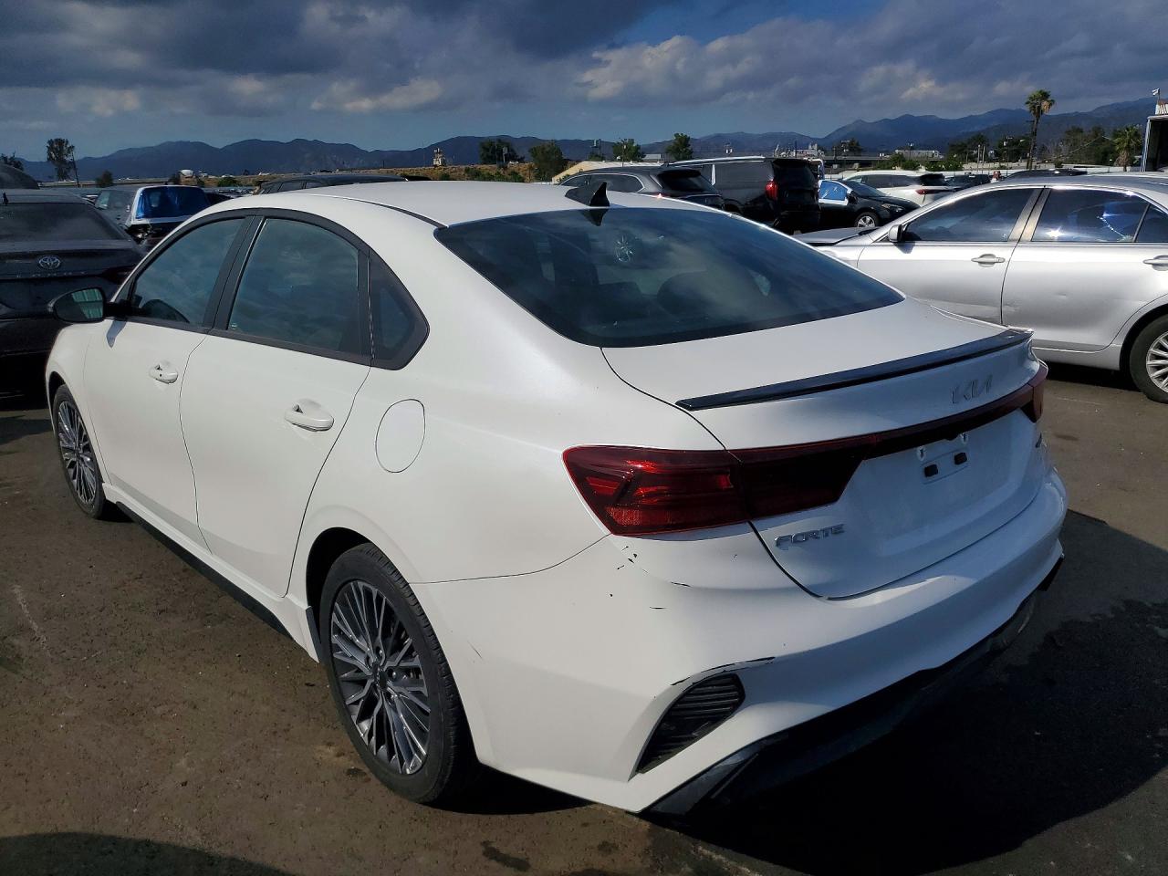 2024 KIA FORTE GT-LINE photo 2