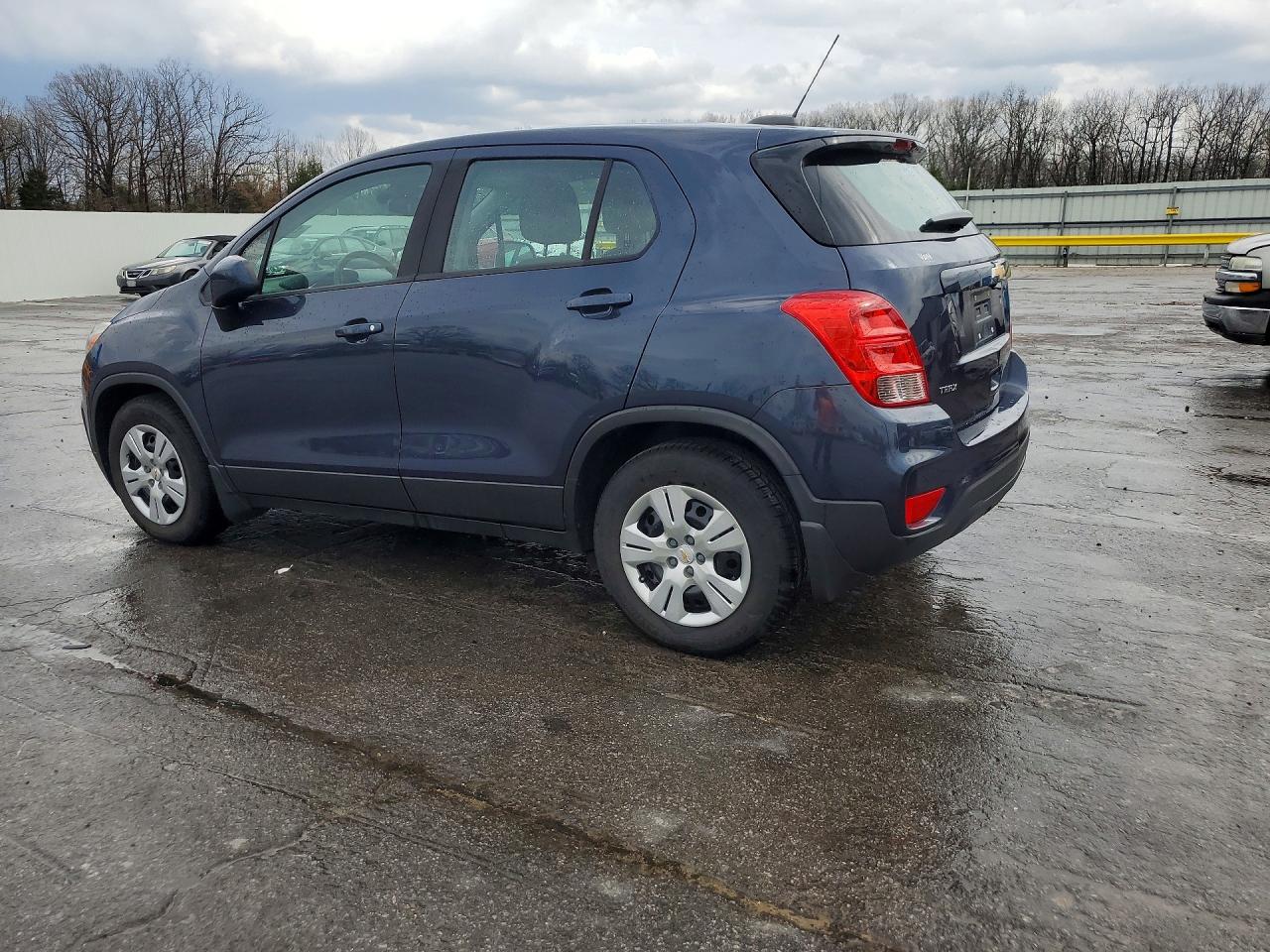 2018 CHEVROLET TRAX LS photo 3