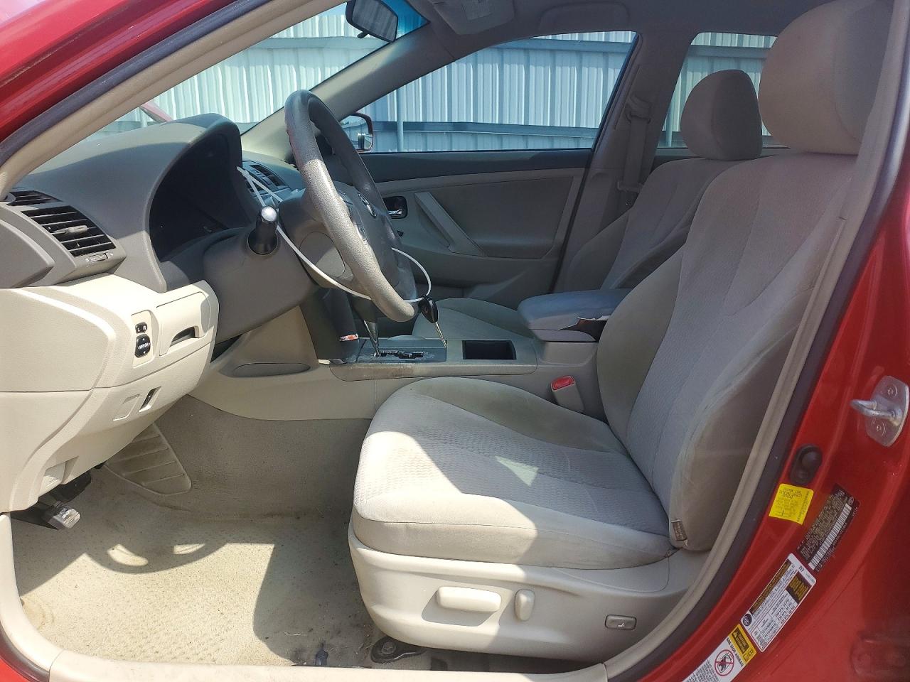 2011 TOYOTA CAMRY LE photo 13