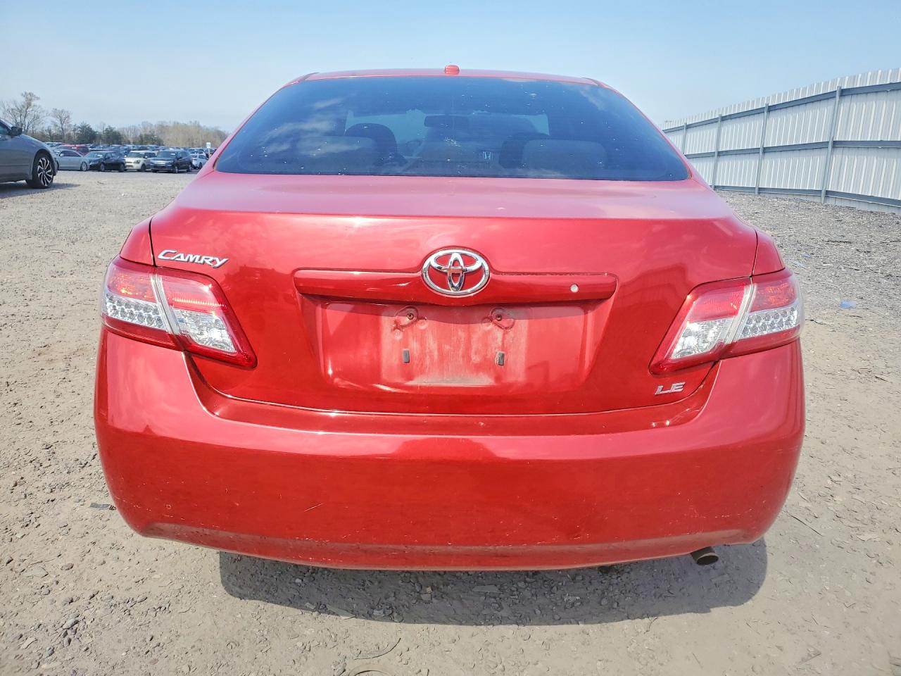 2011 TOYOTA CAMRY LE photo 11