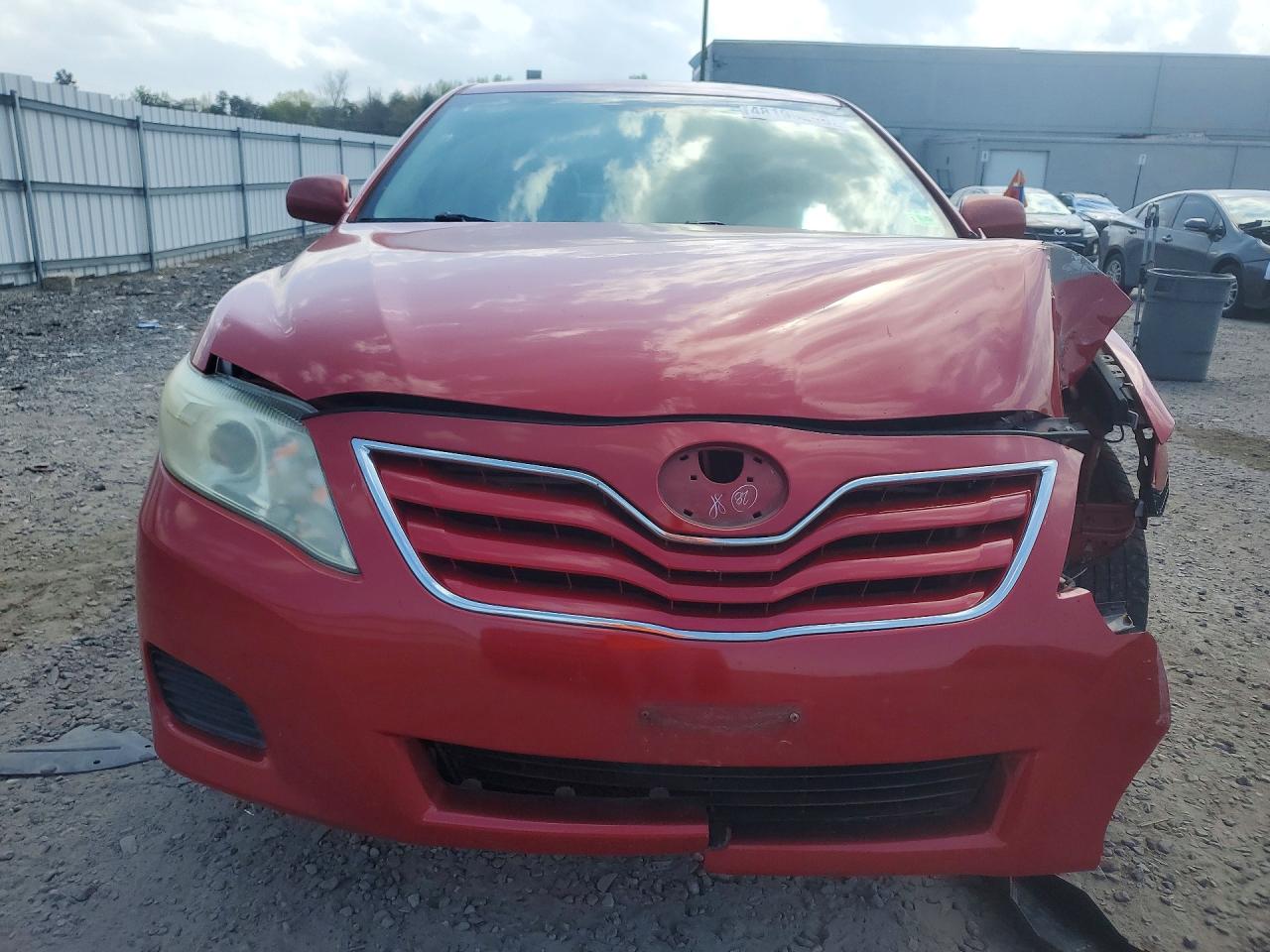 2011 TOYOTA CAMRY LE photo 9