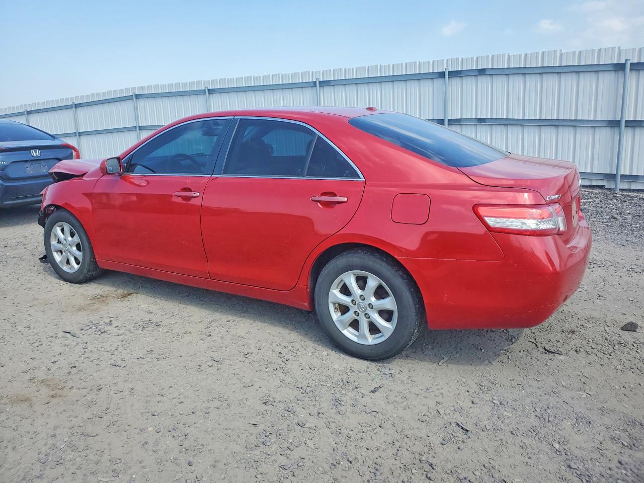 2011 TOYOTA CAMRY LE photo 3
