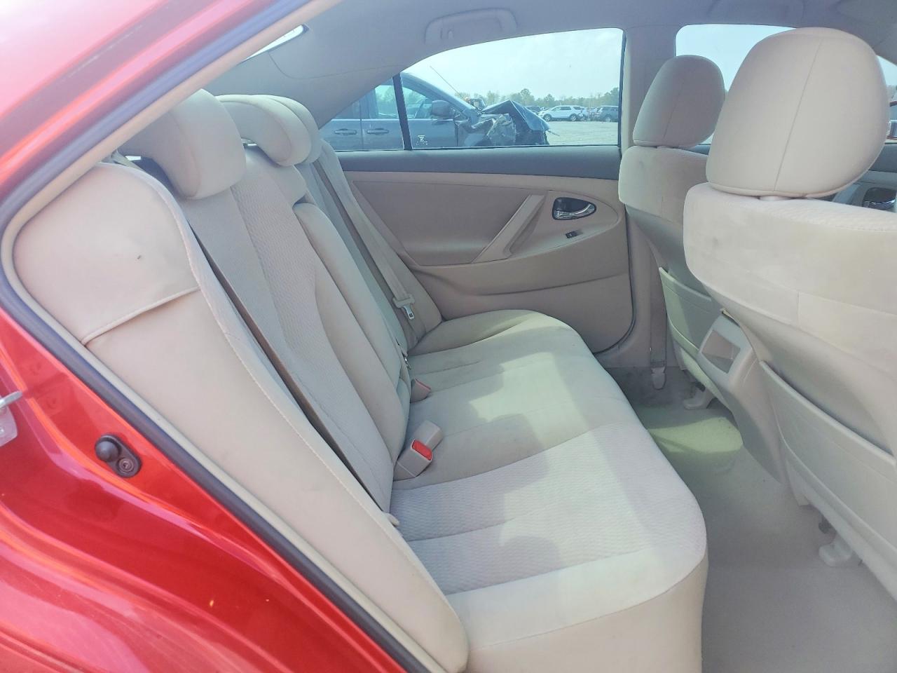 2011 TOYOTA CAMRY LE photo 19