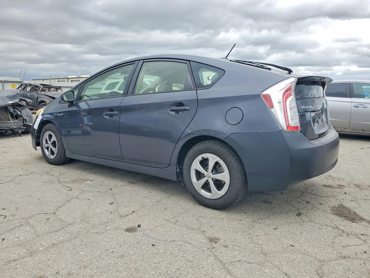 2015 TOYOTA PRIUS FOUR photo 3