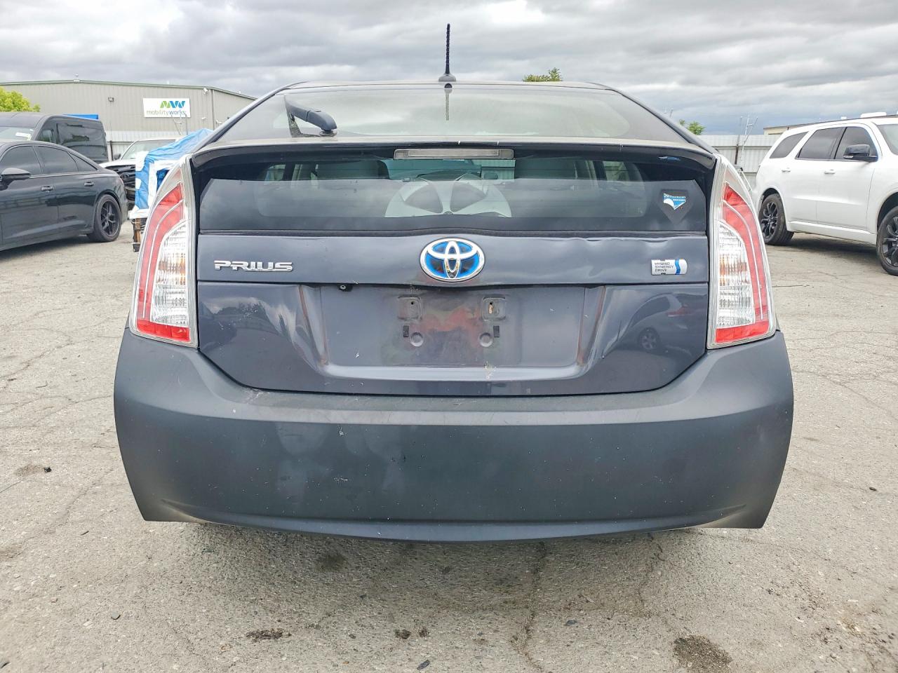 2015 TOYOTA PRIUS FOUR photo 11