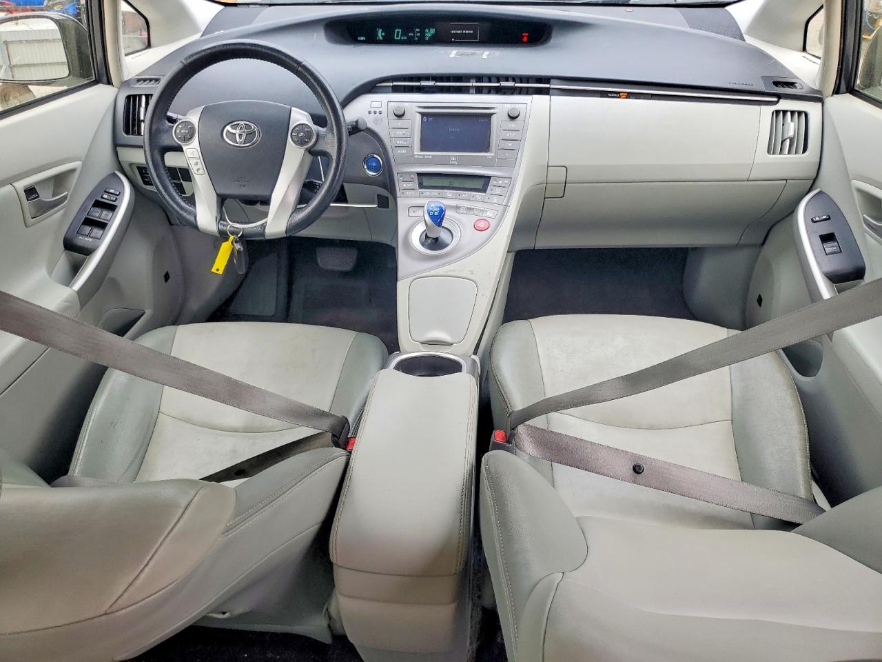 2015 TOYOTA PRIUS FOUR photo 15