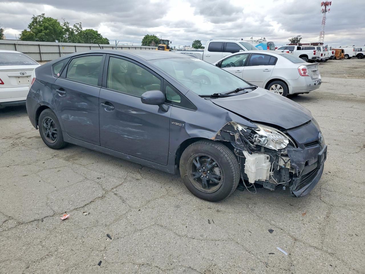 2015 TOYOTA PRIUS FOUR photo 7