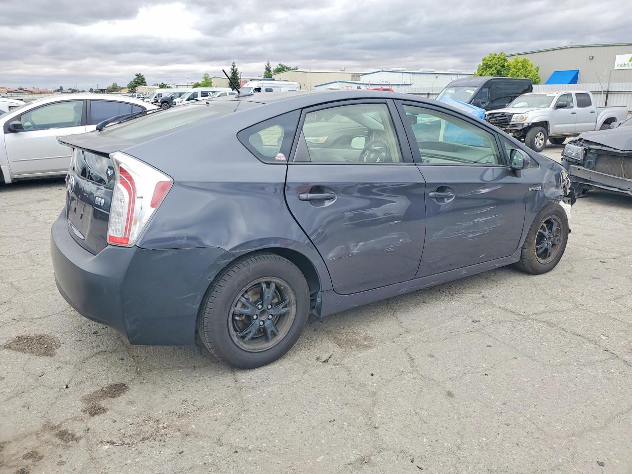 2015 TOYOTA PRIUS FOUR photo 5