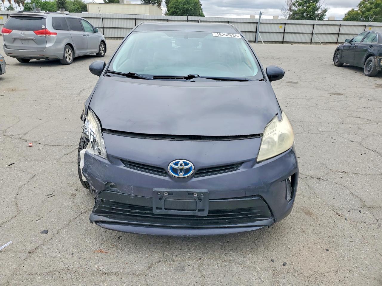 2015 TOYOTA PRIUS FOUR photo 9