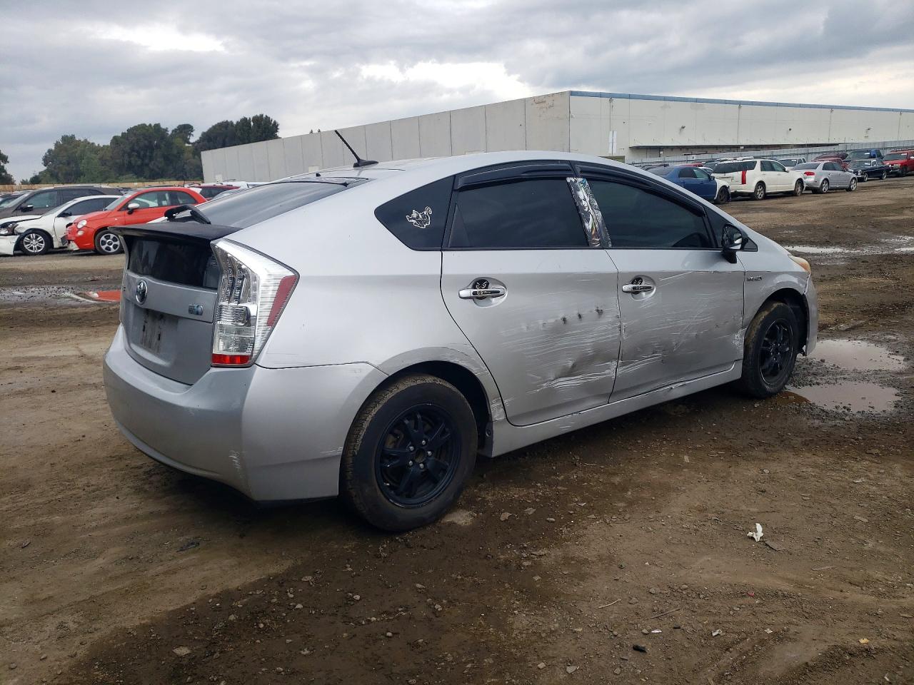 2010 TOYOTA PRIUS III photo 5