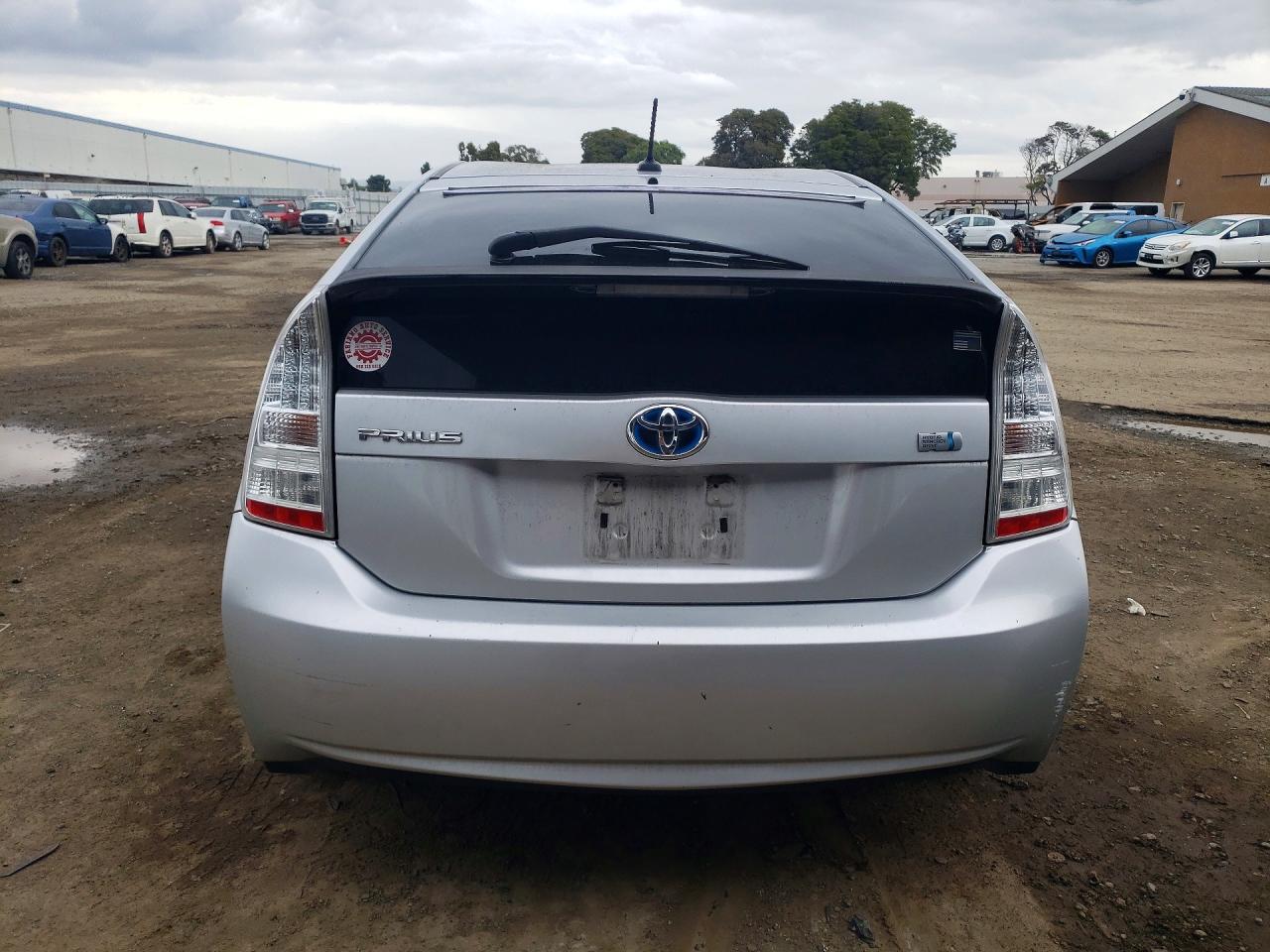 2010 TOYOTA PRIUS III photo 11
