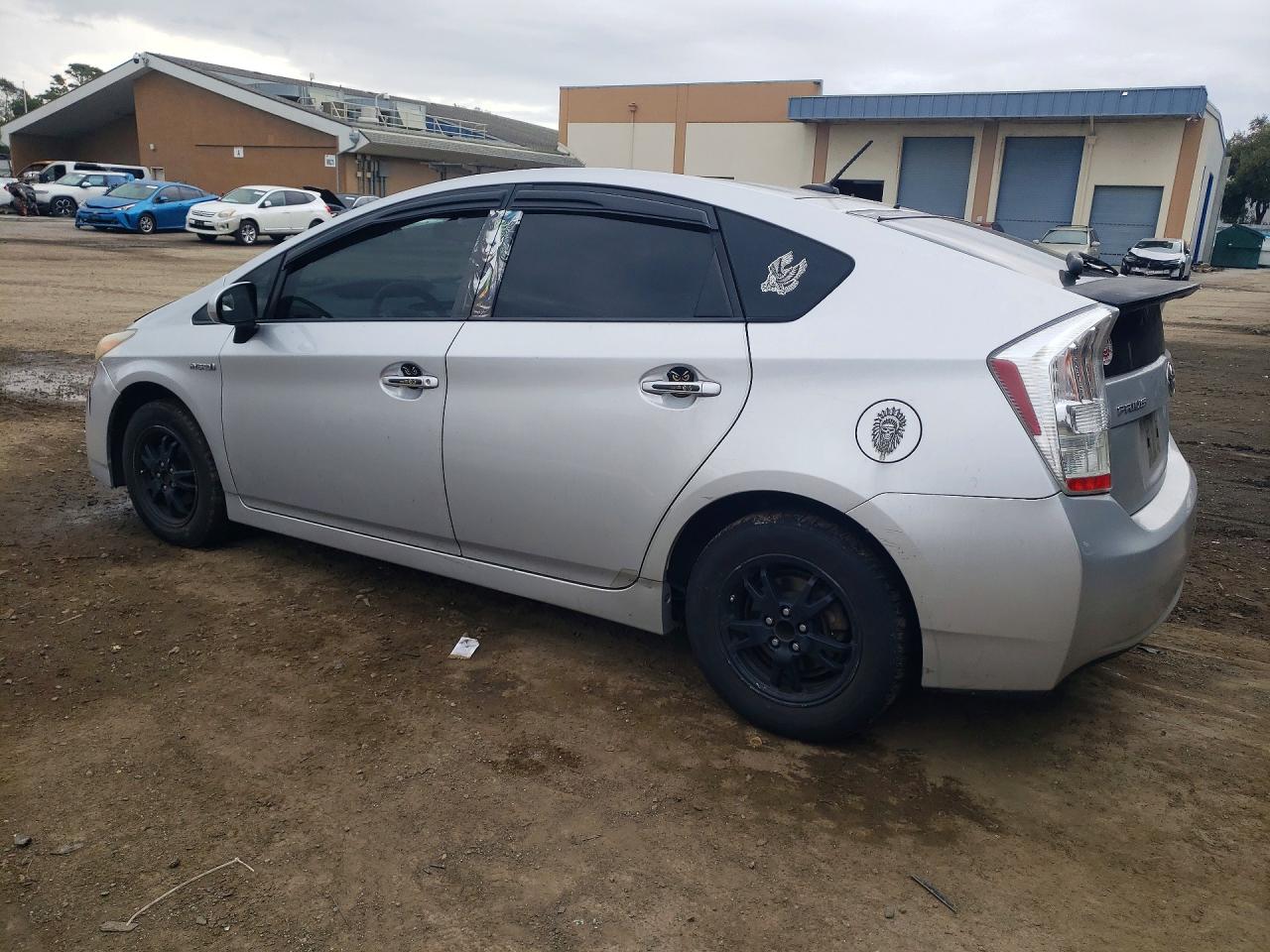 2010 TOYOTA PRIUS III photo 3