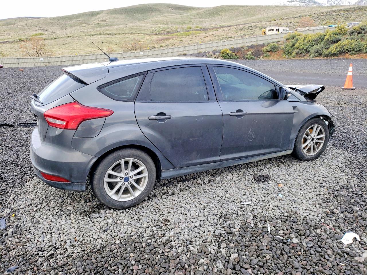 2017 FORD FOCUS SE photo 5