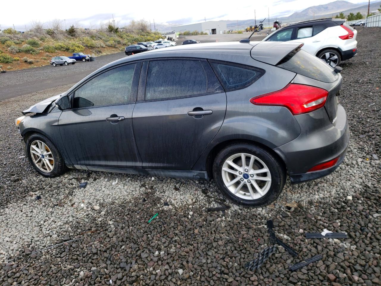 2017 FORD FOCUS SE photo 3