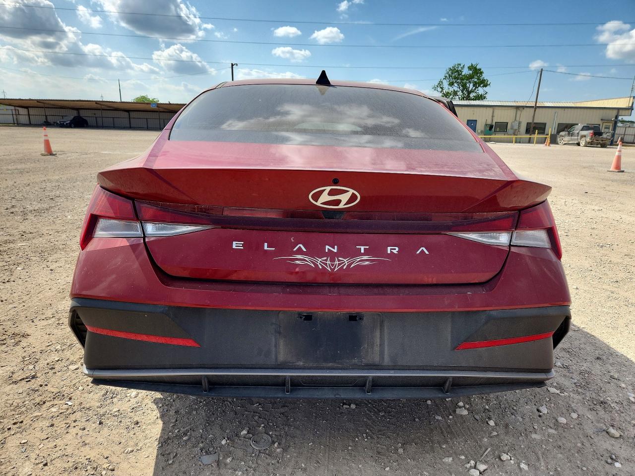 2025 HYUNDAI ELANTRA SE photo 11