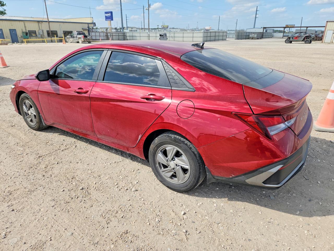 2025 HYUNDAI ELANTRA SE photo 3
