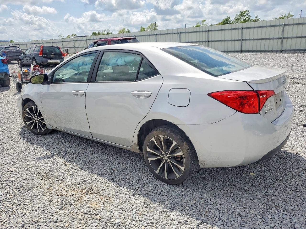 2018 TOYOTA COROLLA SE photo 3
