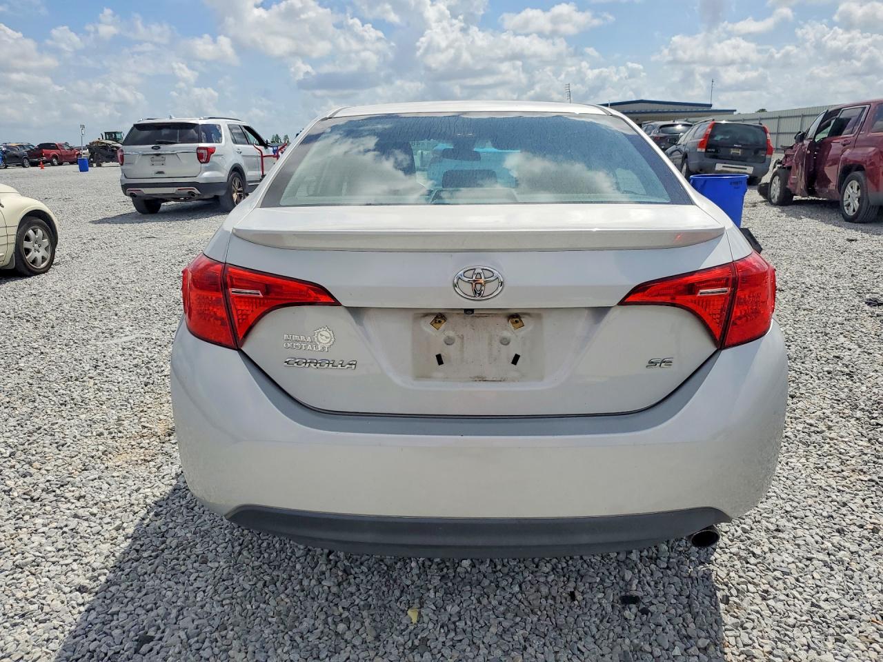 2018 TOYOTA COROLLA SE photo 11