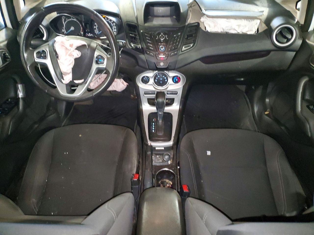 2015 FORD FIESTA SE photo 15